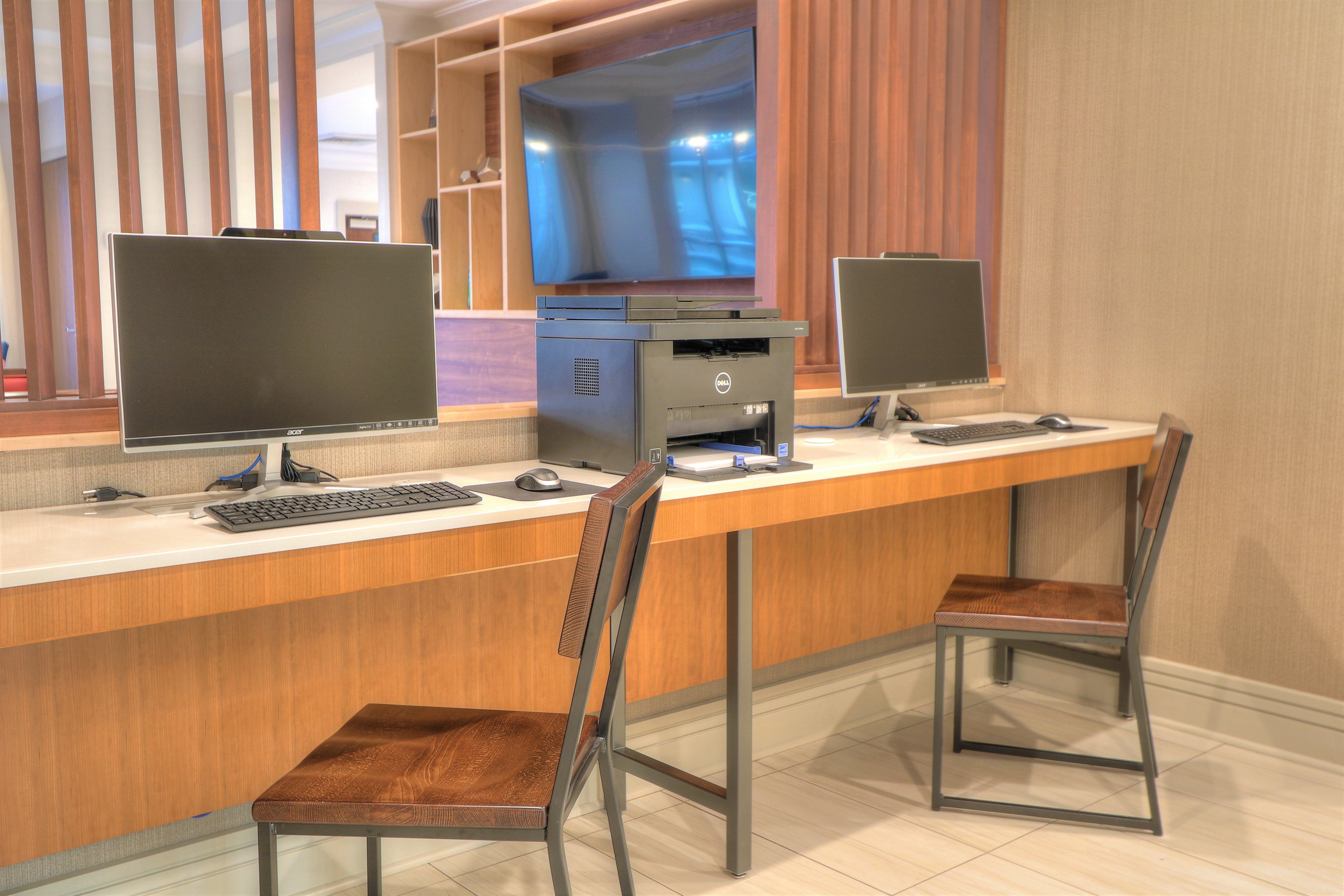 Hotel Holiday Express Hotel&suites Mobile Saral& 2*